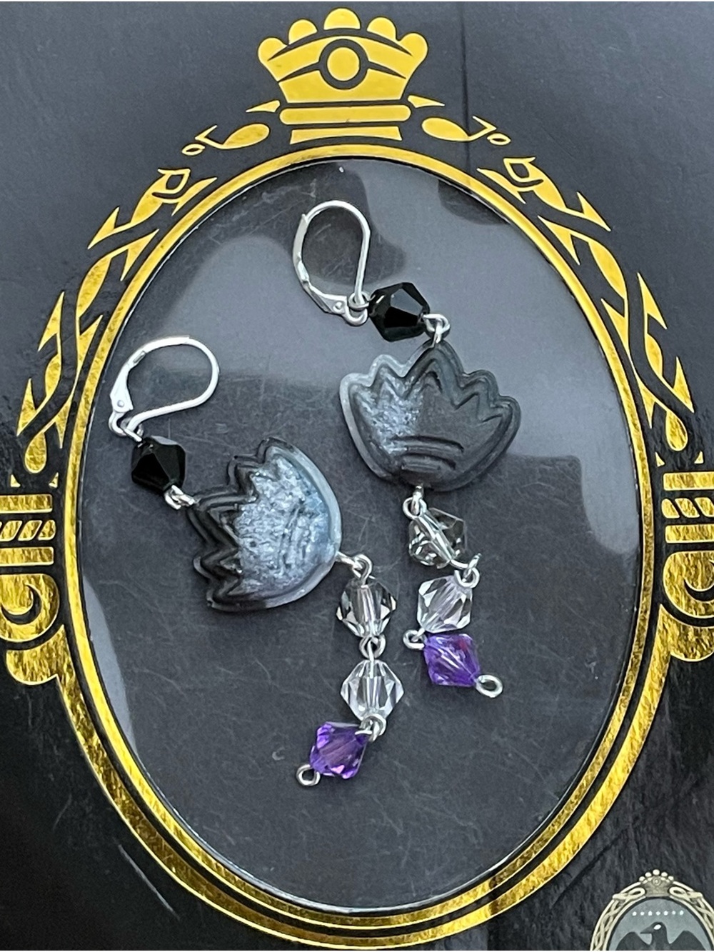 Twisted Wonderland Inspired Groovy Candy Earrings Vil Schoenheit Nightmare Suit